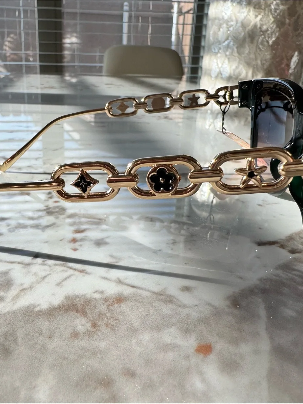 Stylish Black/Green Cat-Eye Sunglasses with Gold Chain Temples